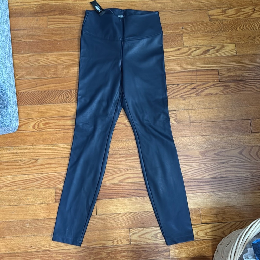 NWT navy blue White House Black Market faux leather leggings. Size 6